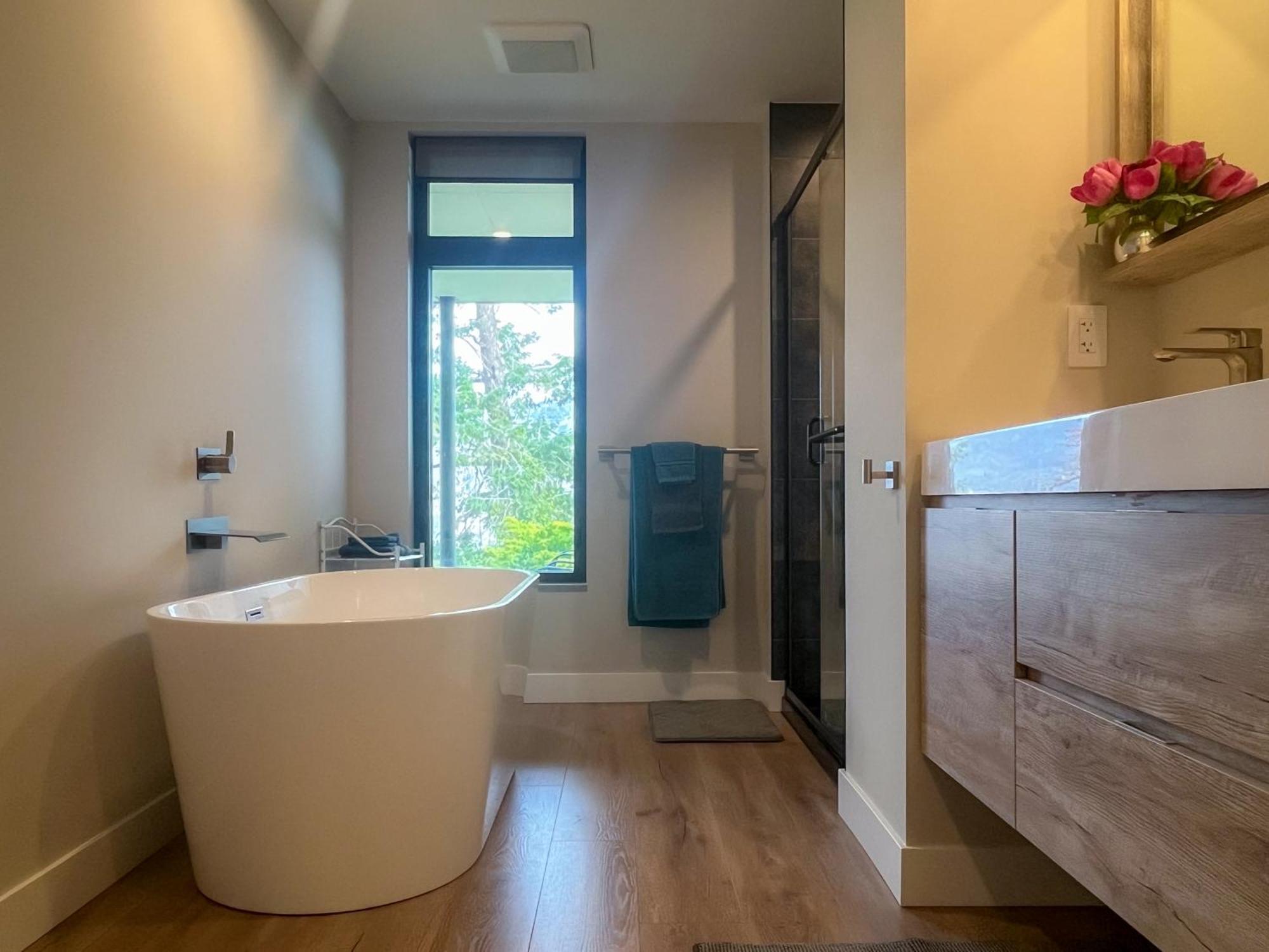 Kelowfornia Lakeview Retreat Келоуна Номер фото