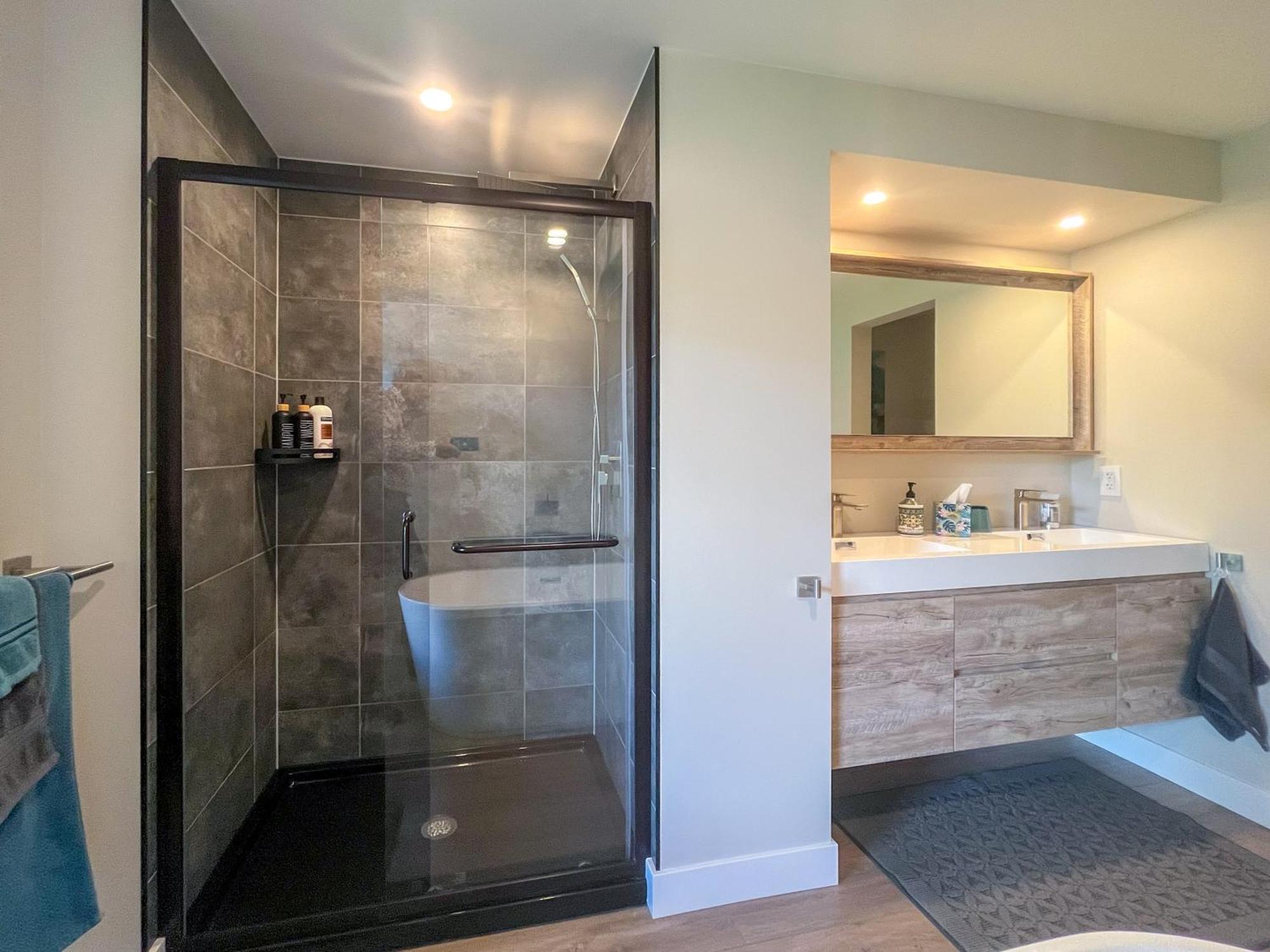 Kelowfornia Lakeview Retreat Келоуна Номер фото
