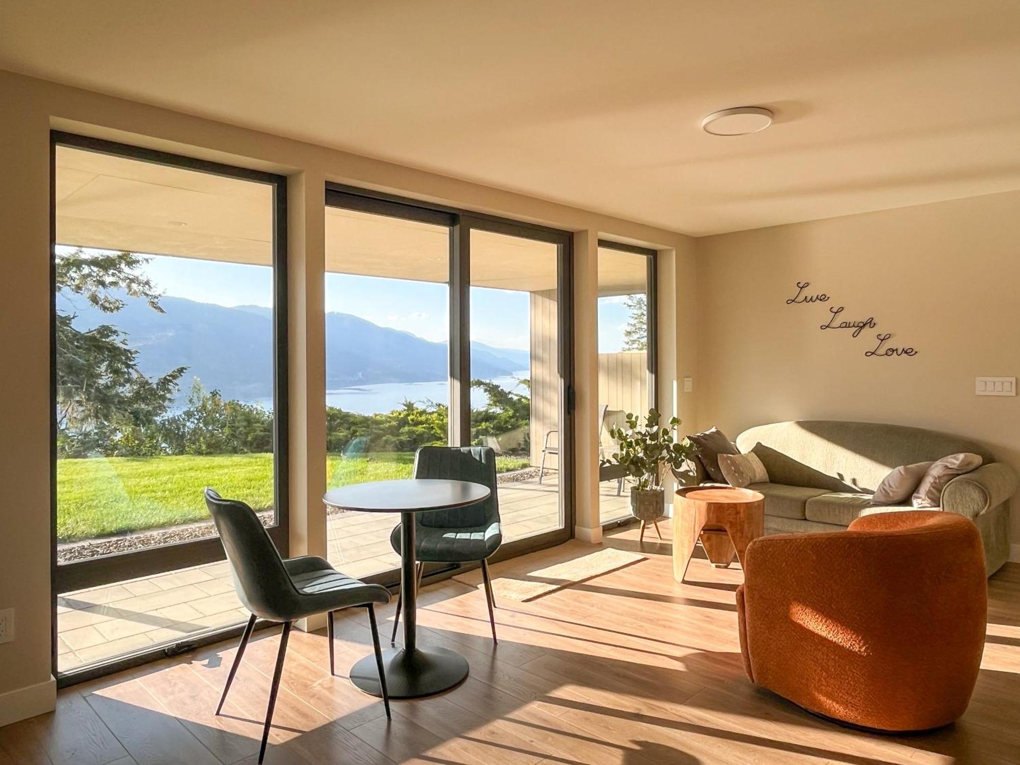 Kelowfornia Lakeview Retreat Келоуна Экстерьер фото