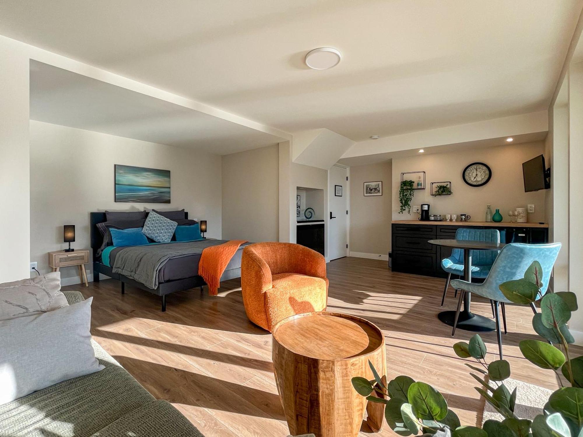 Kelowfornia Lakeview Retreat Келоуна Номер фото